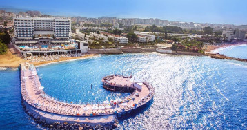 Azura Deluxe Resort & Spa Hotel