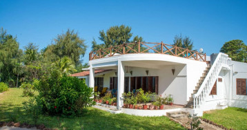 Flame Tree Cottage Hotel