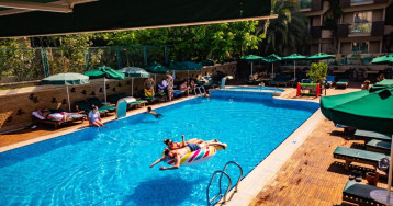 Hotel Ambassador Plaza