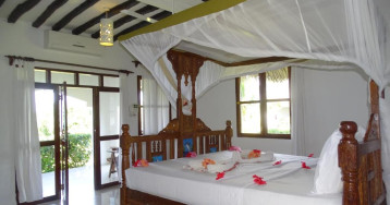 Pearl Beach by Sansi