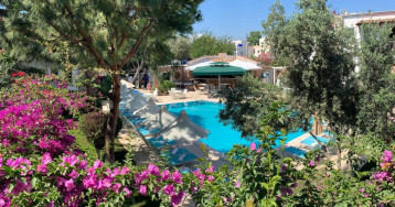 Moonshine Hotel & Suites