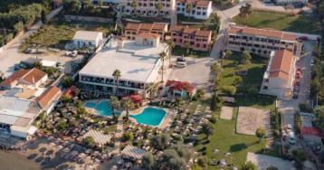 Robolla Beach Aparthotel