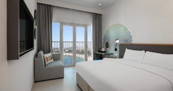 Hotel Rove La Mer Beach
