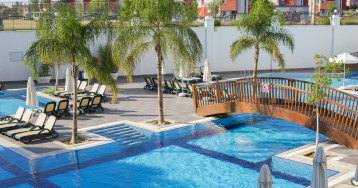 Hotel Side Crown Serenity