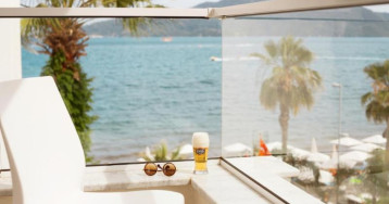 THE BEACH FRONT HOTEL