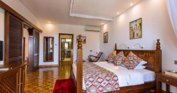 Travellers Beach Hotel